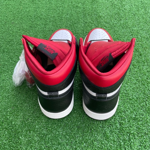 -Edm- 🍄*NEW* Women’s Air Jordan 1 ‘Satin Snake Chicago’ - Picture 2 of 13